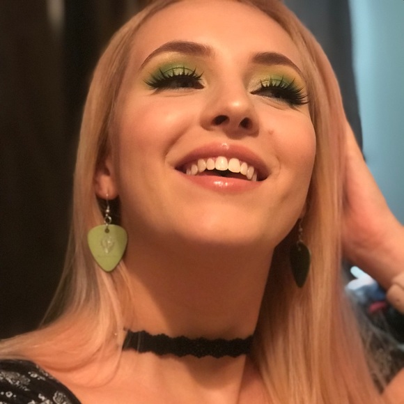 Meet Your Posher, Sara! - Picture 2 of 6